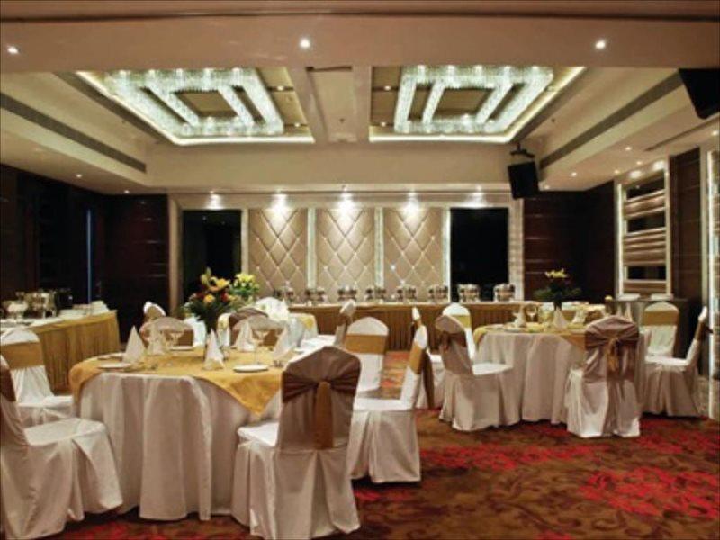 The Gaur Hotel Chandīgarh Екстериор снимка